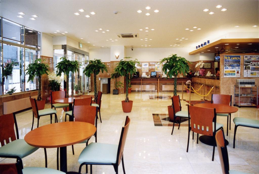 Toyoko Inn Kobe Sannomiya-Eki Higashi Bagian luar foto