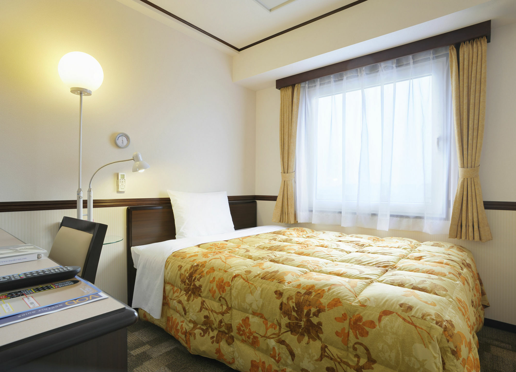 Toyoko Inn Kobe Sannomiya-Eki Higashi Bagian luar foto